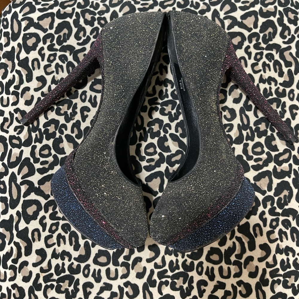 B Brian Atwood Fountaine pump (glitter)